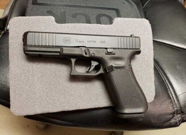NEW GLOCK 17 G5 9MM 4.49 INCH 17RDX3 9 MM G17 GEN5 FULL SIZE - Image 3